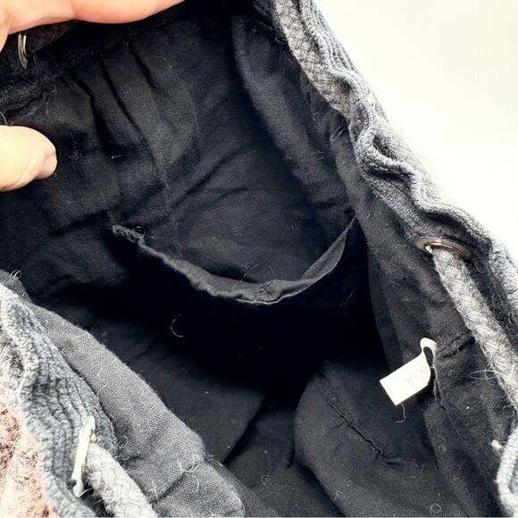 Y2K Artsy Boho Hippie Knit Wool Drawstring Backpack Bag Grey/Black - Medium - Picture 7 of 13